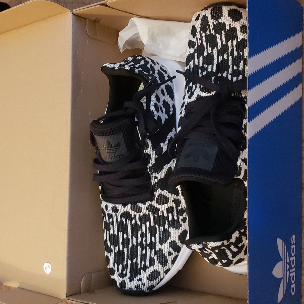 BNWT Adidas Swift Run Sneakers